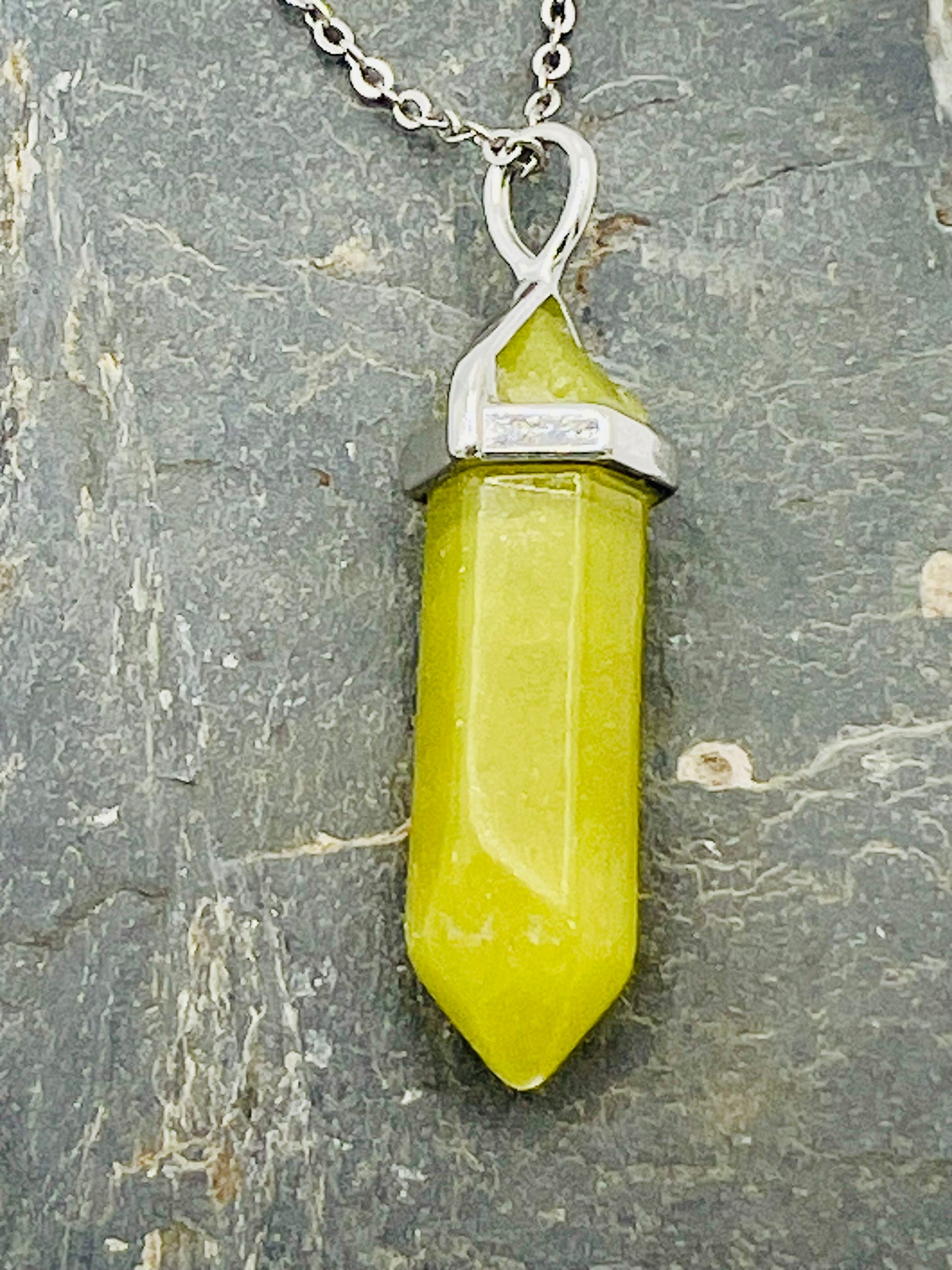 Green Serpentine Crystal Point Pendant Necklace