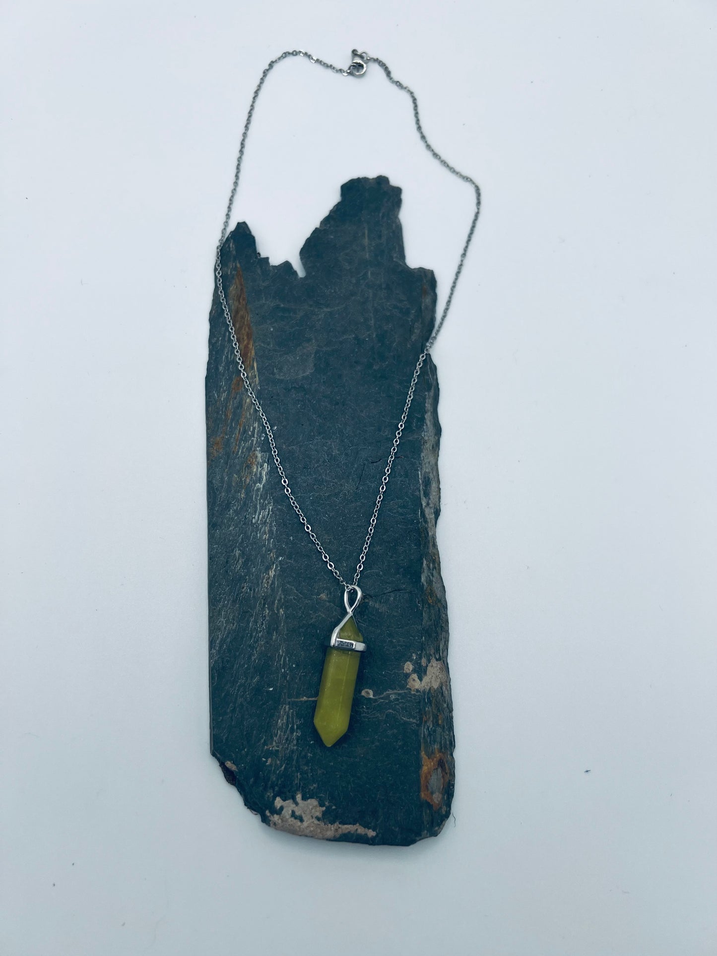Green Serpentine Crystal Point Pendant Necklace